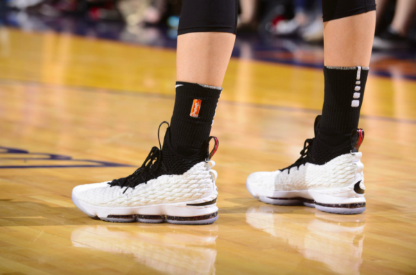 Giày Nike LeBron 15 'Graffiti' AQ2363-100 - Ảnh 5