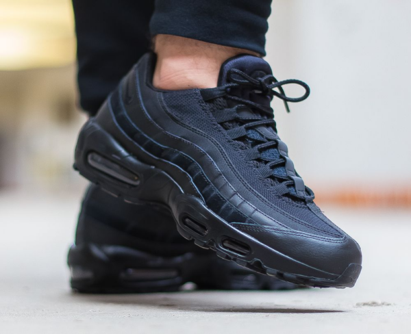 Giày Nike Air Max 95 'Essential Triple Black' CI3705-001 - Ảnh 3