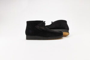 Giay Clarks Wallabee Boot 'Black Suede' 261-55517