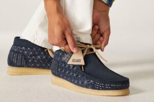 Giay Clarks Wallabee Boot 'Navy Shashiko' 261-69152