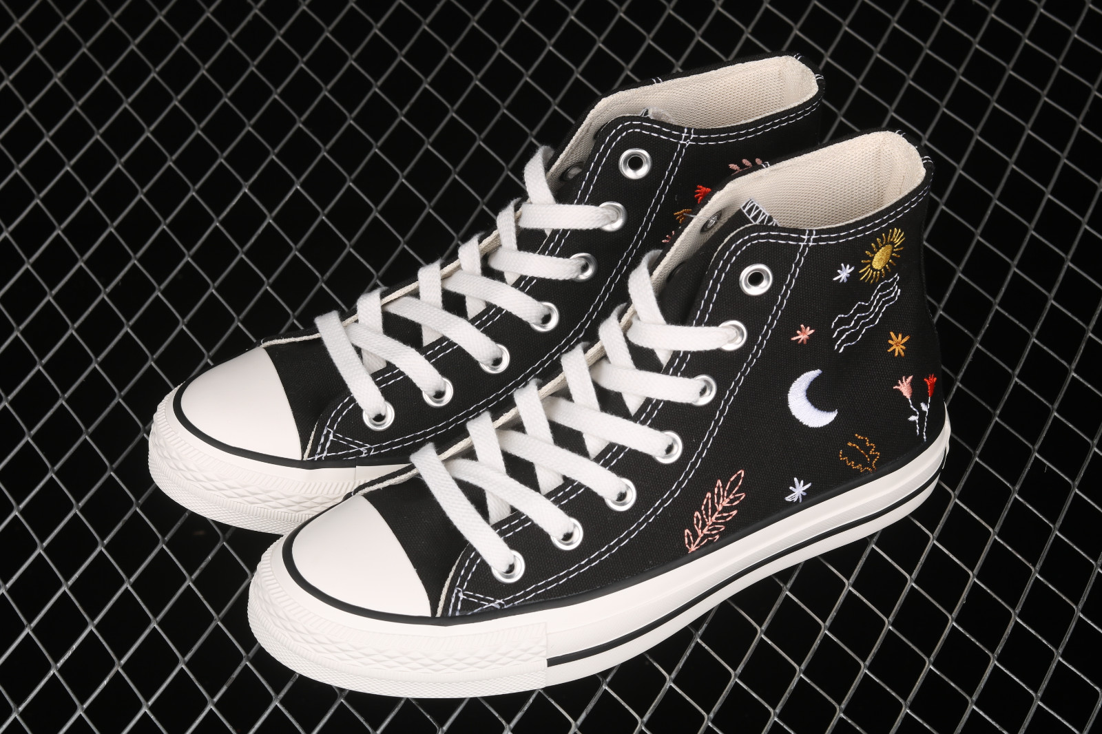 Giày Converse Wmns Chuck Taylor All Star High 'It's Okay To Wander' 571081C - Ảnh 5