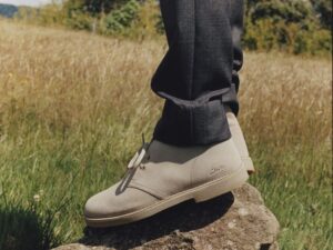 Giay Clarks Desert Boot 'Sand Suede' 261-55527