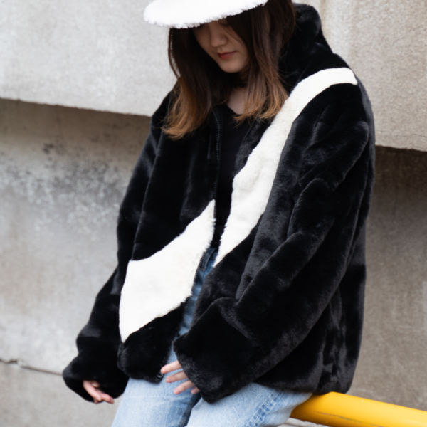 Áo Nike Women's Sportswear Faux Fur Jacket Black CU6559-010 - Ảnh 2