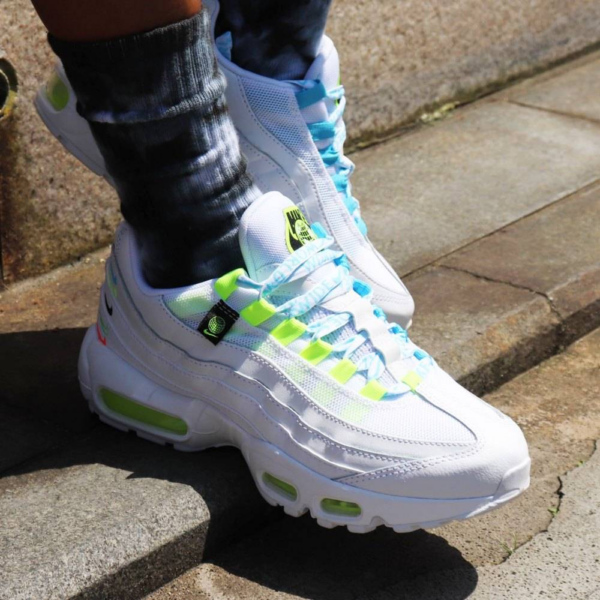Giày Nike Wmns Air Max 95 SE Worldwide Pack CV9030-100 - Ảnh 2