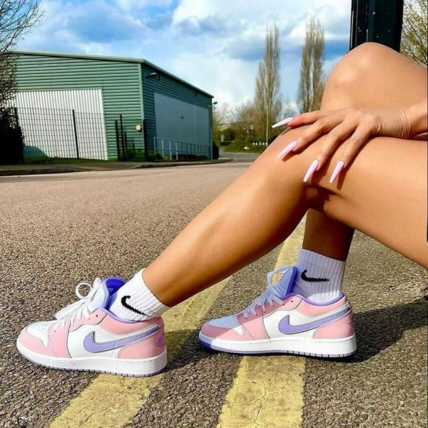 Giày Nike Air Jordan 1 Low SE GS 'Arctic Punch' CV9844-600 - Ảnh 2