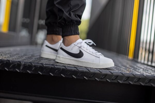 Giày Nike Blazer Low GS 'White Black' CZ7576-103 - Ảnh 3