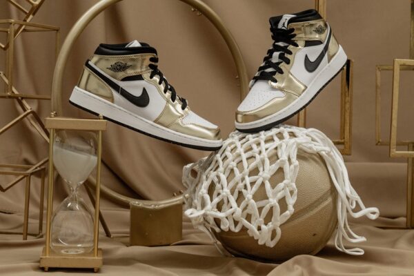 Giày Nike Air Jordan 1 Mid SE 'Metallic Gold' DC1419-700 - Ảnh 6