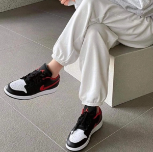 Giay Nike Air Jordan 1 Low GS 'Black Fire Red' 553560-063