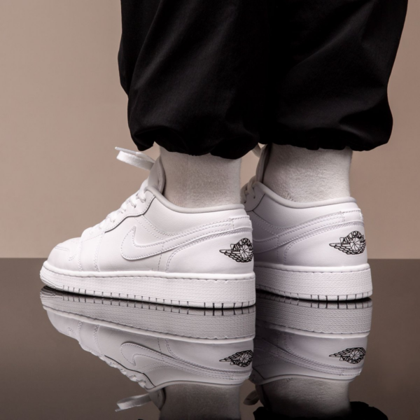 Giày Nike Air Jordan 1 Low GS 'White Black' 553560-101 - Ảnh 3