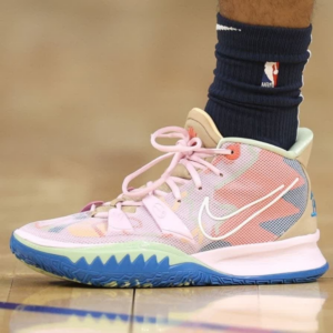 Alternative view of Giày Nike Kyrie 7 '1 World 1 People Pink' CQ9326-600