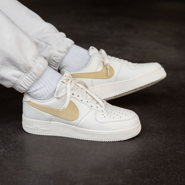Giày Nike Air Force 1 Low '07 Premium 'Oversize Swoosh Sail' AT4143-101 - Ảnh 2