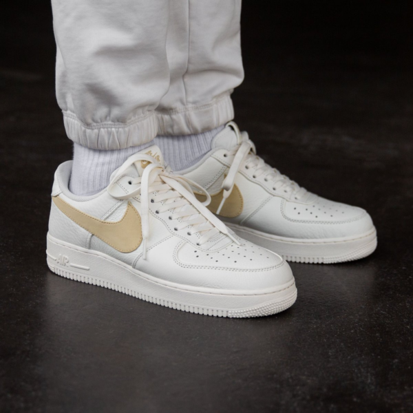 Giày Nike Air Force 1 Low '07 Premium 'Oversize Swoosh Sail' AT4143-101 - Ảnh 4