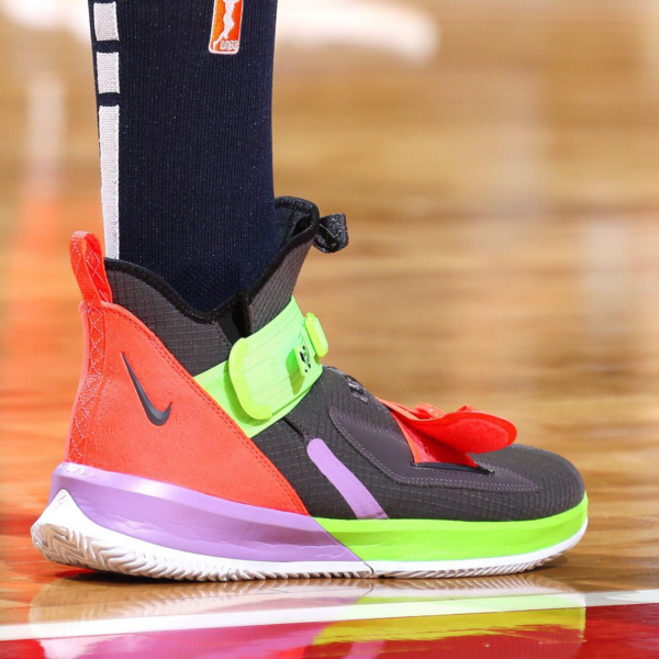 Giày Nike LeBron Soldier 13 GS 'Thunder Grey Crimson Green' AR7585-002 - Ảnh 2