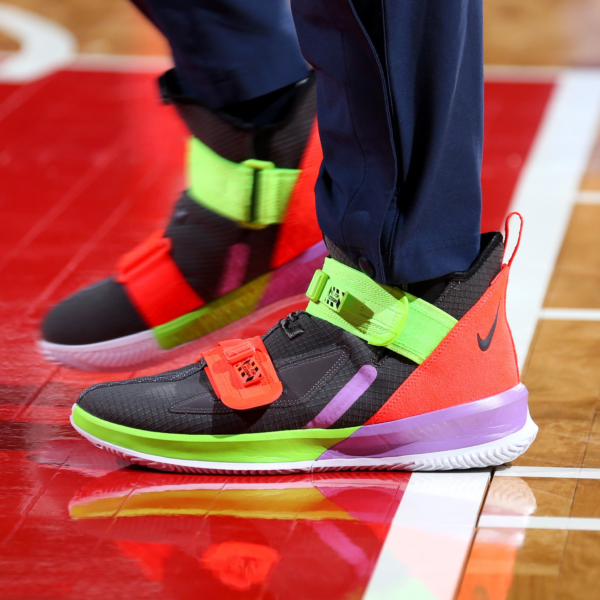 Giày Nike LeBron Soldier 13 GS 'Thunder Grey Crimson Green' AR7585-002 - Ảnh 3