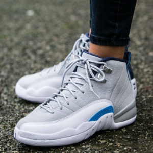 Alternative view of Giày Nike Air Jordan 12 Retro BG 'University Blue' 153265-007