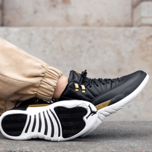 Alternative view of Giày Nike Wmns Air Jordan 12 Retro 'Reptile' AO6068-007