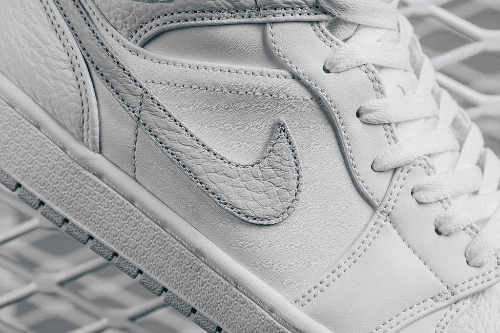 Giày Nike Air Jordan 1 Mid 'White Pure Platinum Swoosh' 554724-108 - Ảnh 9