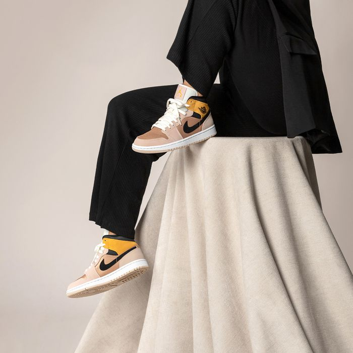Giày Nike Air Jordan 1 Mid SE 'Particle Beige' DD2224-200 - Ảnh 2