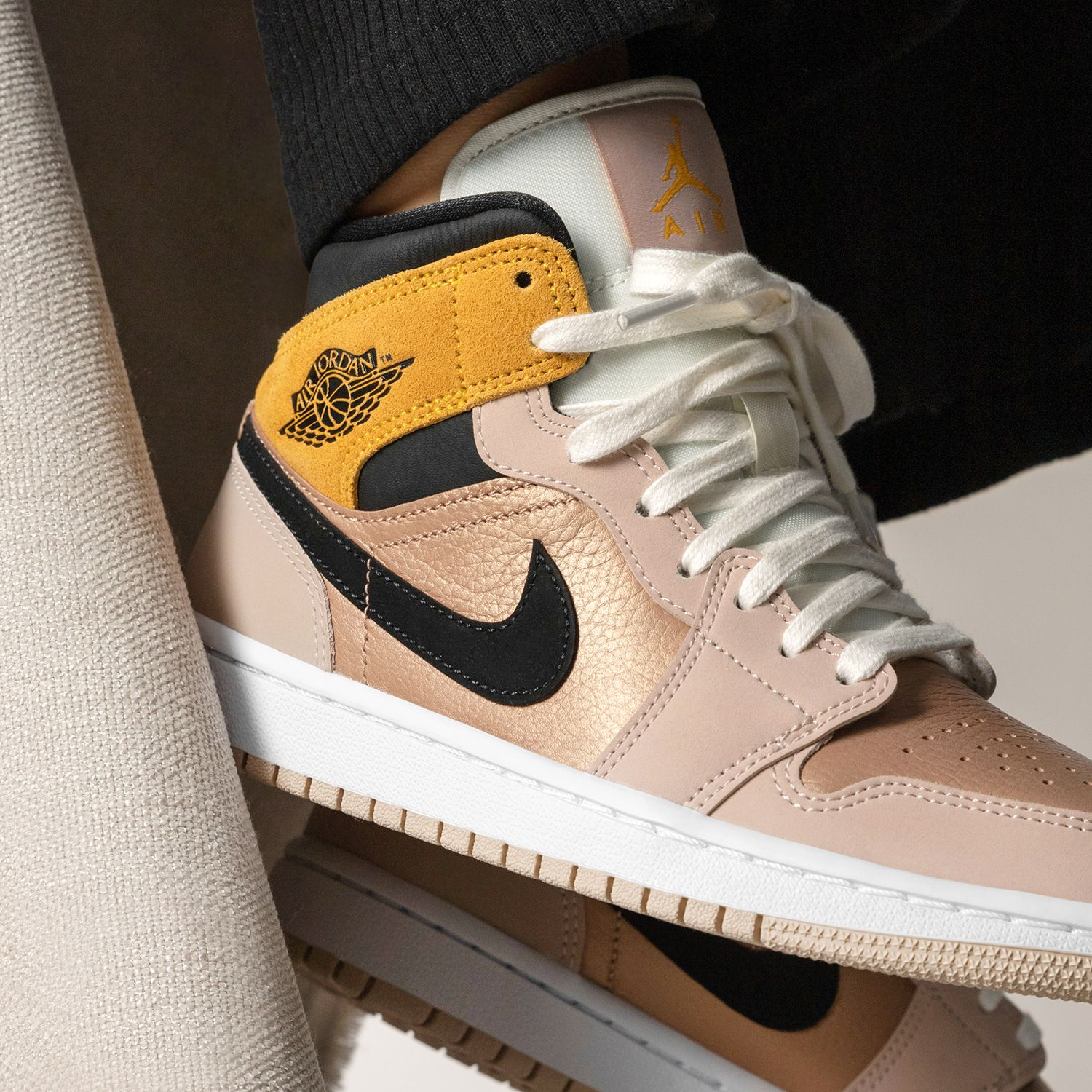 Giày Nike Air Jordan 1 Mid SE 'Particle Beige' DD2224-200 - Ảnh 3