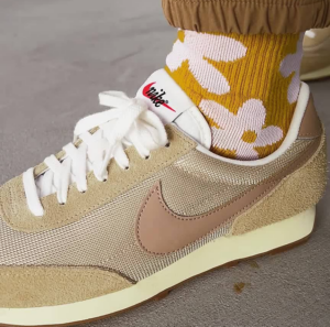 Giay Nike Dbreak Vntg 'Team Gold' DX0751-700