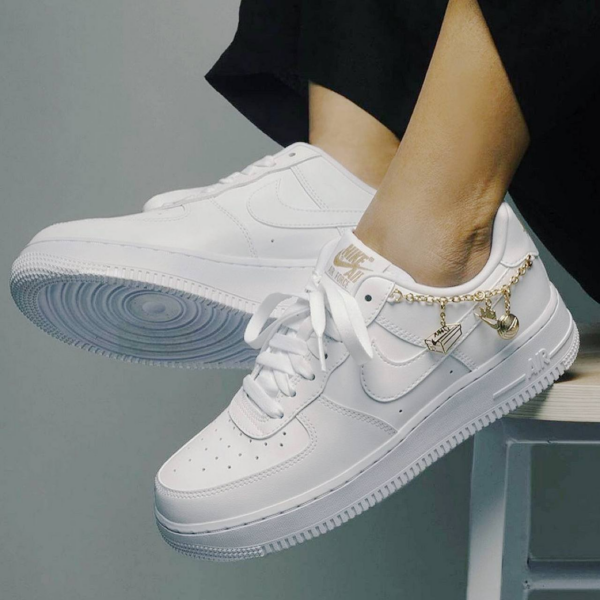 Giày Nike Wmns Air Force 1 '07 LX 'Lucky Charms' DD1525-100 - Ảnh 3
