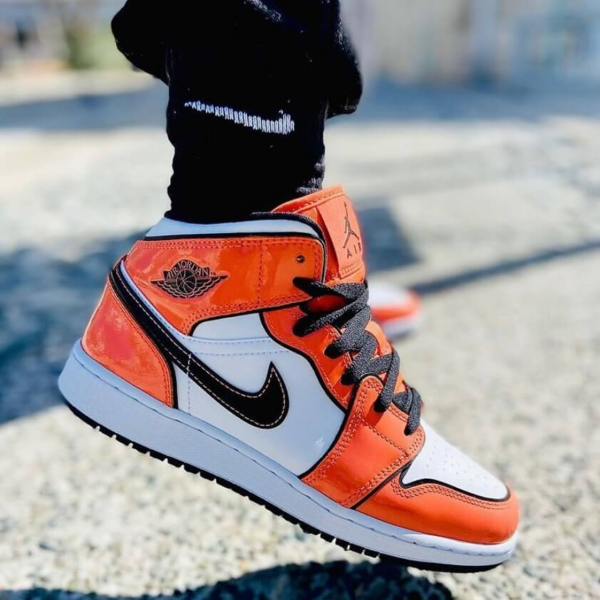 Giày Nike Air Jordan 1 Mid SE 'Turf Orange' DD6834-802 - Ảnh 3