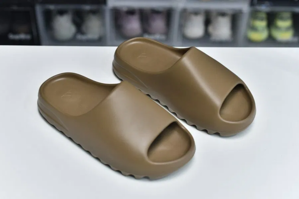Dép  Adidas Yeezy Slides 'Core' 2021 GW5350 - Ảnh 5