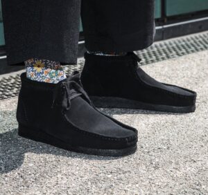 Giay Clarks Wallabee Boot 'Black Suede' 261-55517