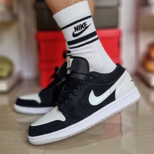 Alternative view of Giày Nike Air Jordan 1 Low SE 'Diamond' DH6931-001