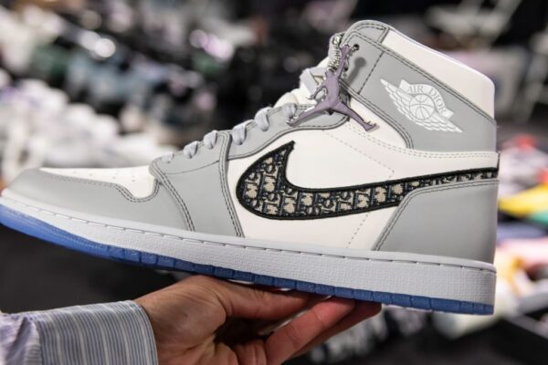 Giày Nike Dior x Air Jordan 1 High 'Wolf Grey' CN8607-002 - Ảnh 3