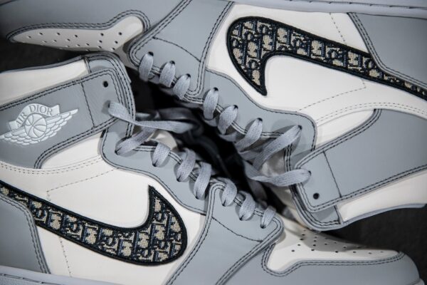 Giày Nike Dior x Air Jordan 1 High 'Wolf Grey' CN8607-002 - Ảnh 2