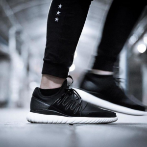 Alternative view of Giày Adidas Tubular Radial 'Black White' S80114