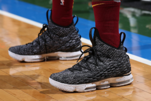 Alternative view of Giày Nike LeBron 15 Ashes 897648-002
