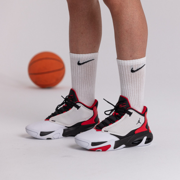 Giay Nike Air Jordan Max Aura 4 'White University Red' DN3687-106