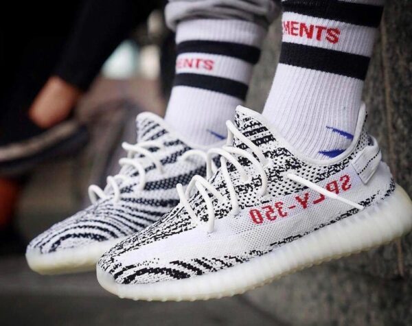 Giày Adidas Yeezy Boost 350 V2 Zebra CP9654 - Ảnh 3