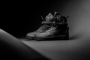 Alternative view of Giày Nike SF Air Force 1 'Triple Black' 864024-003