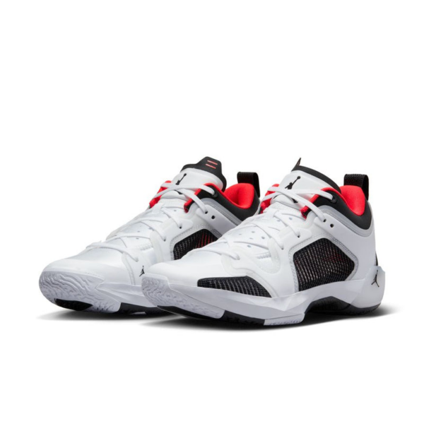 Giay Nike Jordan 37 'Low Siren Red' DQ4122-100