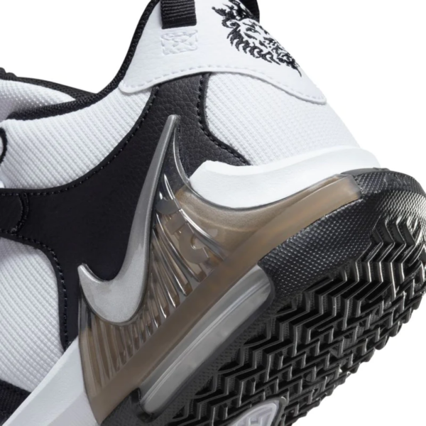 Giay Nike LeBron Witness 7 GS 'White Black' DQ8650-100