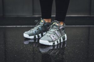 Alternative view of Giày Nike Wmns Air More Uptempo 'Shine' 917593-001