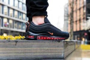 Alternative view of Giày Nike Air Max 97 'Black Hyper Crimson' CD1531-001