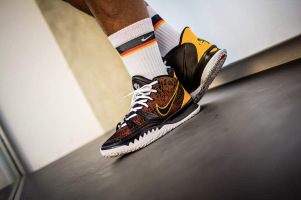 Giày Nike Kyrie 7 GS 'Roswell Rayguns' CT4080-001 - Ảnh 5