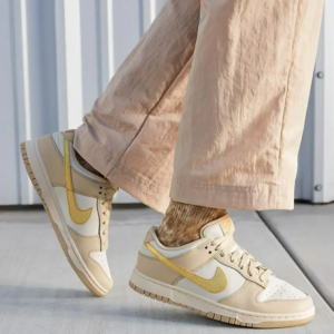 Giay Nike Wmns Dunk Low 'Gold Swoosh' DX5930-001