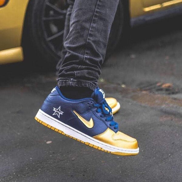 Giày Nike Supreme x Dunk SB Low QS 'Metallic Gold' CK3480-700 - Ảnh 3