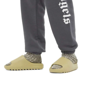 Alternative view of Dép Adidas Yeezy Slides 'Resin' 2021 GZ5551
