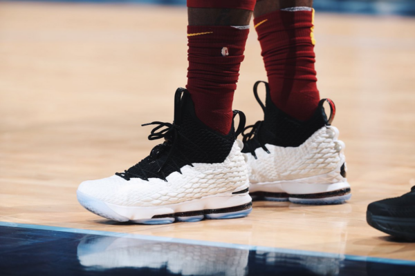 Giày Nike LeBron 15 'Graffiti' AQ2363-100 - Ảnh 4
