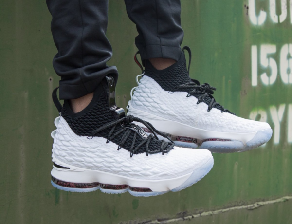Giày Nike LeBron 15 'Graffiti' AQ2363-100 - Ảnh 3