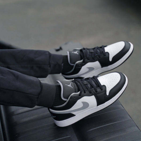 Giày Nike Air Jordan 1 Low GS 'Black Medium Grey' 553560-040 - Ảnh 7