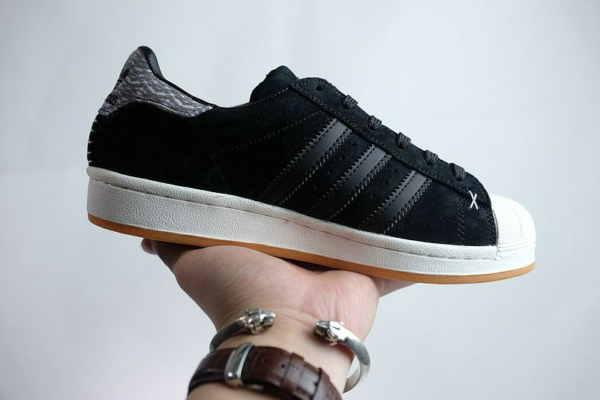 Giay Adidas Superstar 'Black Gum' B27737