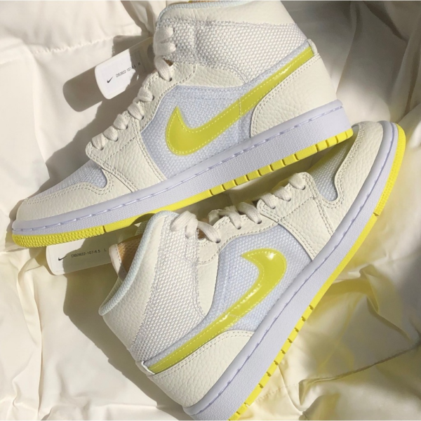 Giày Nike Wmns Air Jordan 1 Mid SE 'Voltage Yellow' DB2822-107 - Ảnh 8