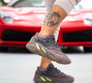 Alternative view of Giày Adidas Yeezy Boost 700 'Mauve' EE9614